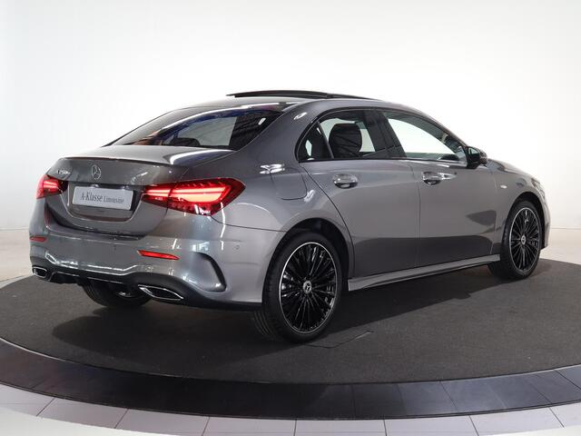 Mercedes-Benz A-KLASSE 250e Business Solution AMG | Panoramaschuifdak | Night | Achteruitrijcamera| Stoelverwarming voor | LED koplampen |