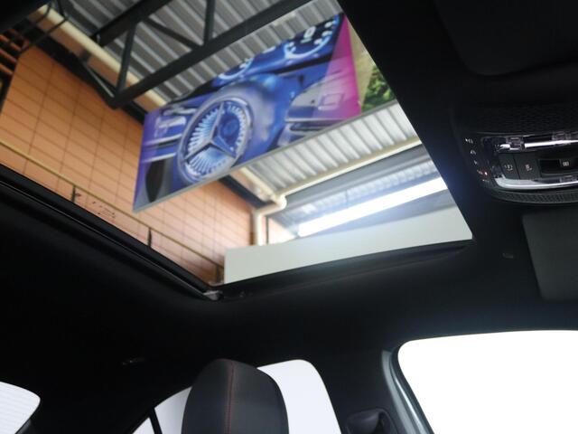 Mercedes-Benz A-KLASSE 250e Business Solution AMG | Panoramaschuifdak | Night | Achteruitrijcamera| Stoelverwarming voor | LED koplampen |