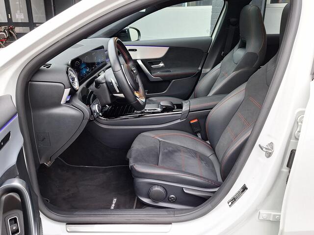 Mercedes-Benz A-KLASSE 250 e AMG Line | Panoramadak | Night pakket | Achteruitrijcamera | Sfeerverlichting | Multibeam LED | Keyless-GO