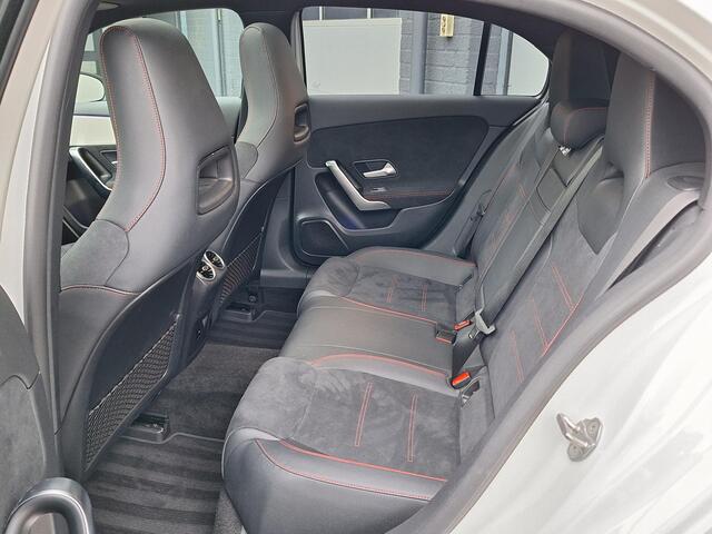 Mercedes-Benz A-KLASSE 250 e AMG Line | Panoramadak | Night pakket | Achteruitrijcamera | Sfeerverlichting | Multibeam LED | Keyless-GO