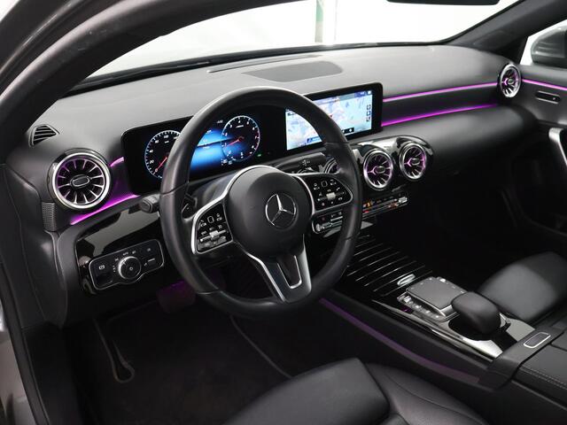 Mercedes-Benz A-KLASSE 180 Business Solution Luxury | Trekhaak | Stoelverwarming | Widescreen | Achteruitrijcamera |