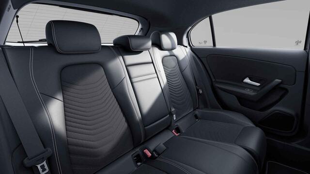 Mercedes-Benz A-KLASSE 250e Star Edition Luxury Line | Trekhaak | Panoramadak | Distronic | Sfeerverlichting | Camera | Automaat