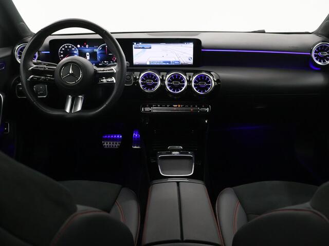 Mercedes-Benz A-KLASSE 250 e AMG Line | Panoramadak | Sfeerverlichting | Stoelverwarming |