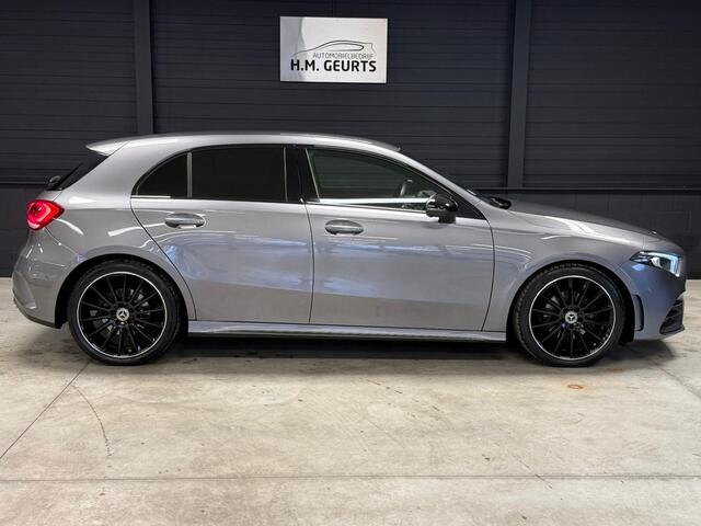Mercedes-Benz A-KLASSE 200 AMG Line Navi Camera Night Pack 19Inch Led 60.000dkm! Nieuwe Staat!