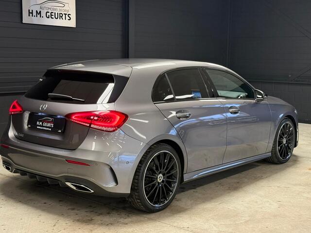 Mercedes-Benz A-KLASSE 200 AMG Line Navi Camera Night Pack 19Inch Led 60.000dkm! Nieuwe Staat!
