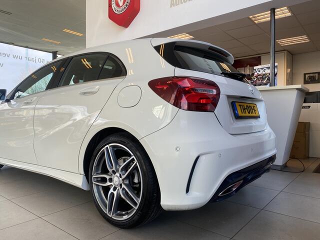 Mercedes-Benz A-KLASSE 180 Business Solution AMG,Automaat,Panoramadak,Navigatie,Achteruitrijcamera,Climate&Cruiscontrol,Spraakbediening,Trekhaak,Sport Interieur,Leder/Stof Bekleding,18 Inch Lmv