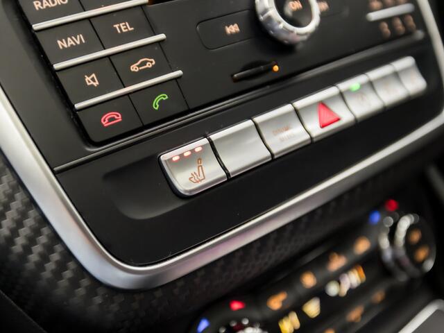 Mercedes-Benz A-KLASSE 200 AMG Sport 157Pk Automaat (SCHUIFDAK, NAVIGATIE, MEMORY SEATS, LEDER/ALCANTARA, STOELVERWARMING, RODE GORDELS, HARMAN/KARDON, ADAPTIVE CRUISE, CLIMATE, GETINT GLAS, NIEUWSTAAT)