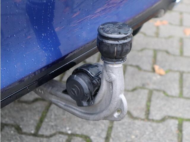 Mercedes-Benz A-KLASSE 250 e AMG Line | Panoramadak | Trekhaak | Multispaak | Dodehoekassistent | Navigatie | Camera | Automaat