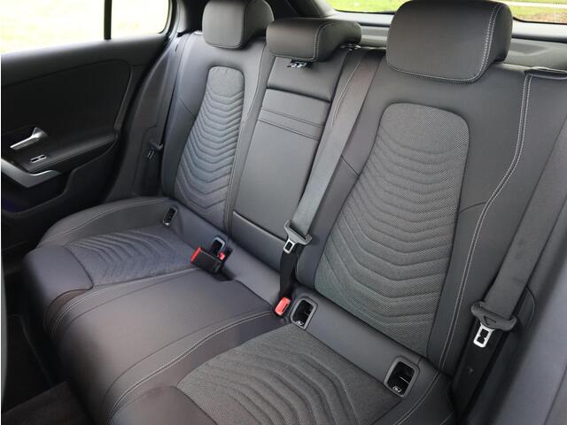 Mercedes-Benz A-KLASSE 180 Star Edition AMG Line