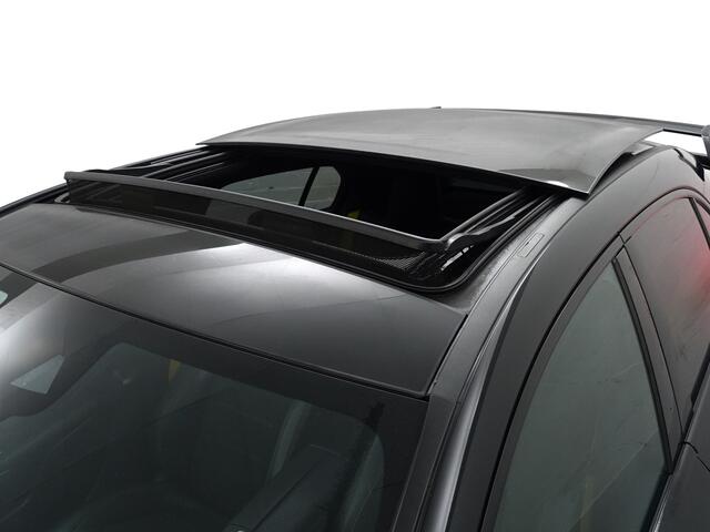 Mercedes-Benz A-KLASSE 250 AMG Premium Plus Aut- Sport uitlaat, Panoramadak, Sfeerverlichting, Aero Package, Yellow Art