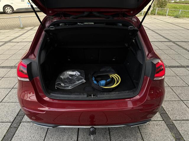 Mercedes-Benz A-KLASSE 250e Aut. Business Sol. Luxury | Navi | Camera | Leder | Sfeer Verlichting |