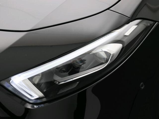 Mercedes-Benz A-KLASSE 180 Business Solution AMG AMG Line | Night Pakket | Panorama Schuif-Kanteldak |Memory Voorstoelen |Sfeerverlichting | Achteruitrijcamera | MultiBeam Ledkoplampen. Inclusief 24 maanden Mercedes-Benz Certified garantie voor Europa.