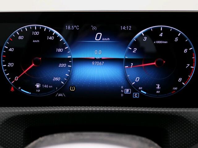 Mercedes-Benz A-KLASSE 180 Business Solution Luxury Ledkoplampen | Achteruitrijcamera | MBUX Augmented Reality navigatie | Stoelverwarming Voor | Sfeerverlichting. Inclusief 24 maanden Mercedes-Benz Certified garantie voor Europa.