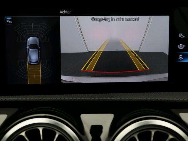 Mercedes-Benz A-KLASSE 180 Business Solution Luxury Ledkoplampen | Achteruitrijcamera | MBUX Augmented Reality navigatie | Stoelverwarming Voor | Sfeerverlichting. Inclusief 24 maanden Mercedes-Benz Certified garantie voor Europa.