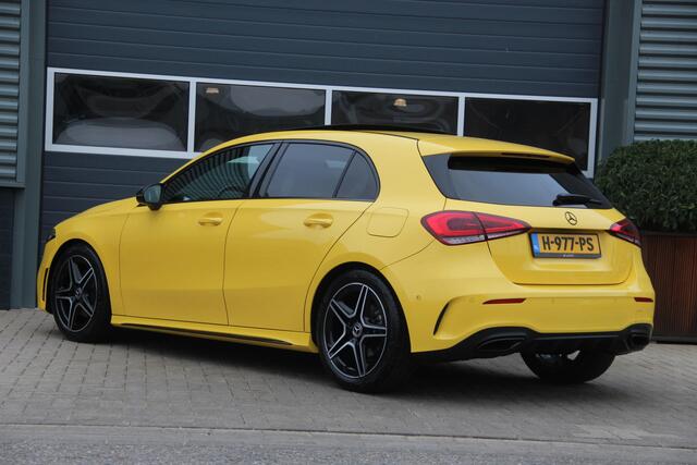 Mercedes-Benz A-KLASSE 180 Business Solution AMG Panoramadak | Night pakket | Camera | High Performance LED | Widescreen | Rijstrooksensor | Apple CarPlay | LMV18"