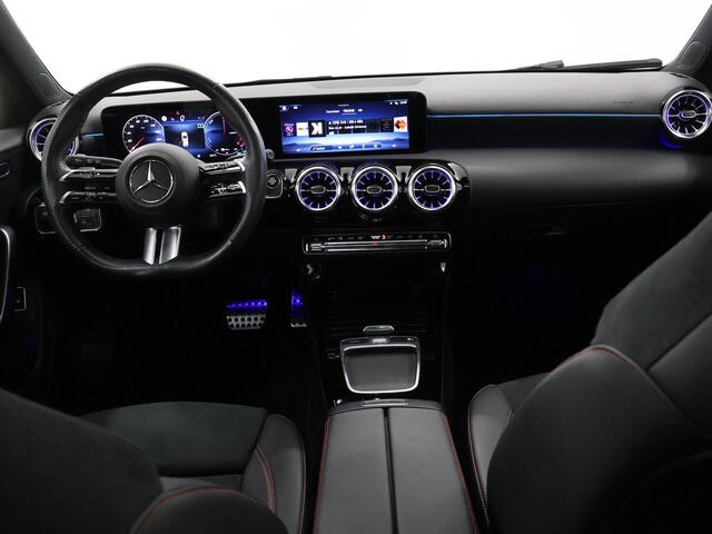 Mercedes-Benz A-KLASSE 250 e AMG Line | Achteruitrijcamera | Panoramadak | Stoelverwarming | Sfeerverlichting |