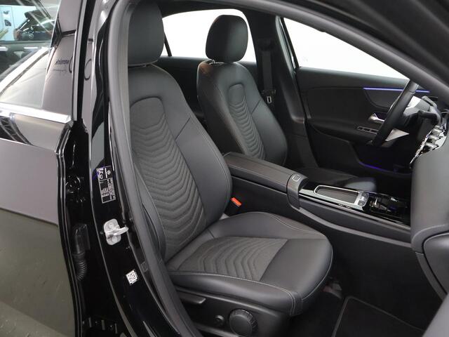 Mercedes-Benz A-KLASSE 180 Star Edition Luxury Line Widescreen | Stoelverwarming | Keyless | High Peformance LED koplampen |