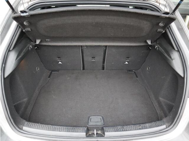 Mercedes-Benz A-KLASSE 180 Business Solution AMG