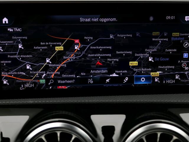 Mercedes-Benz A-KLASSE 250 e Business Solution Luxury Limited Panorama Schuif-Kanteldak | Sfeerverlichting | Achteruitrijcamera | MultiBeam Ledkoplampen | Stoelverwarming. Inclusief 24 maanden MB Certified garantie voor Europa.