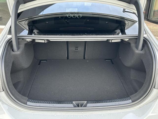 Mercedes-Benz A-KLASSE 180 Business Solution AMG | Head up display | Memorypakket | Stoelverwarming