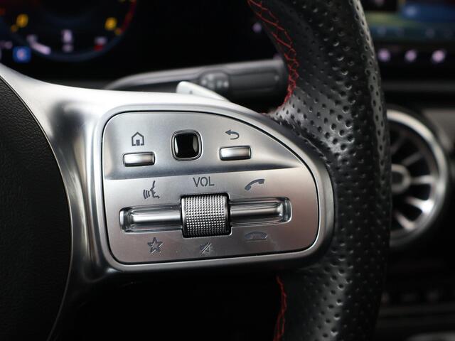 Mercedes-Benz A-KLASSE 180 Business Solution AMG Alcantara bekleding | Achteruitrijcamera | Navigatie | 18"LM velgen | Schuif- kanteldak | Stoelverwarming | PDC voor en achter |