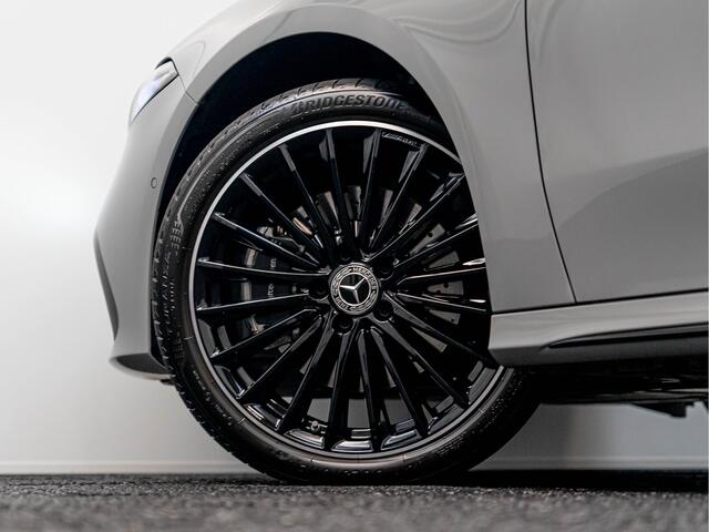 Mercedes-Benz A-KLASSE 250 e AMG Line | Night | Alpine Grijs | Keyless-Go | Trekhaak | Verwarmd stuurwiel