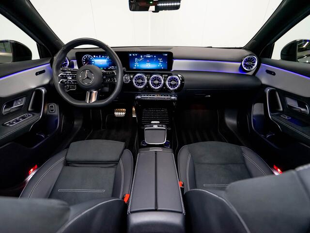 Mercedes-Benz A-KLASSE 250 e AMG Line | Night | Alpine Grijs | Keyless-Go | Trekhaak | Verwarmd stuurwiel