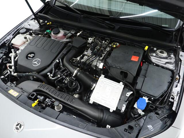 Mercedes-Benz A-KLASSE 250 e Panamericana | Panoramadak | Widescreen | Camera | Leder | Zwarte Hemel | Cruise | DAB