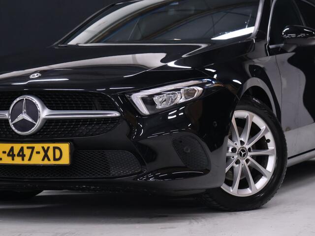 Mercedes-Benz A-KLASSE 200 AMG Sport [SPORTSTOELEN, CAMERA, CRUISE CONTROL, BLUETOOTH TELEFOON, PDC V+A, STOELVERWARMING, AUTOMATISCHE AIRCO, NAVIGATIE, FLIPPERS, NIEUWSTAAT]