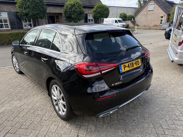 Mercedes-Benz A-KLASSE 180 d Launch Edition automaat B - Alleen exportbedrijven en handelaren