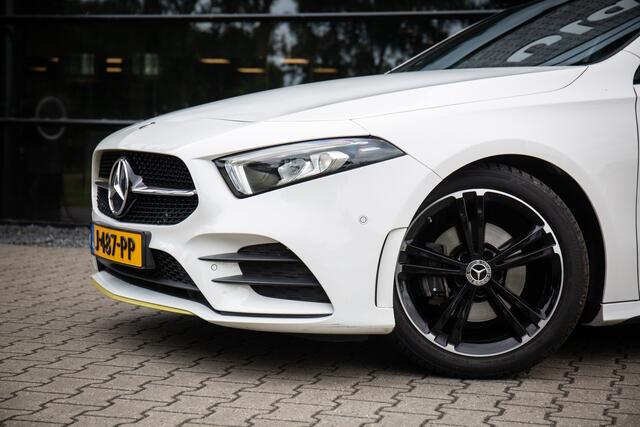 Mercedes-Benz A-KLASSE 200 Business Solution, Edition 1 AMG Upgrade , Pano dak, Adap. cruise, Sfeerverlichting,