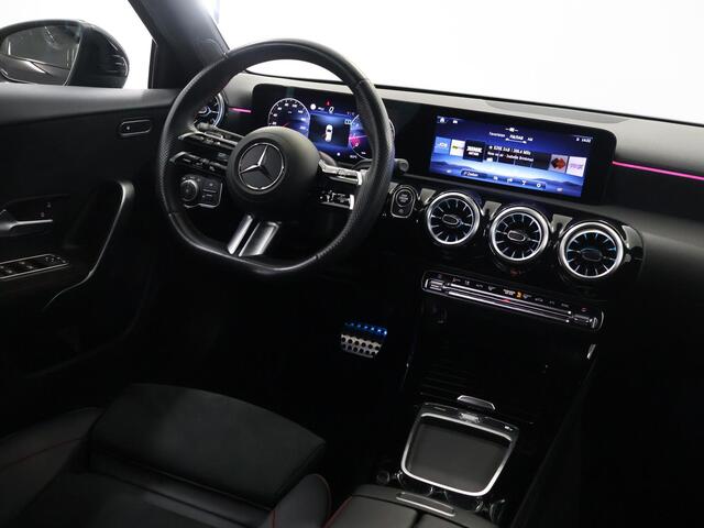 Mercedes-Benz A-KLASSE 180 AMG Line | Premium pack | Panoramadak | Multibeam |