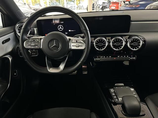 Mercedes-Benz A-KLASSE 250e AMG ** LED, MBUX+, DISTR, PANORAMA, HuD, 2-Zone CLIMA, 19-inch LMV, ** 1e EIG - UNFALLFREI ** ** INFORMEER OOK NAAR ONZE AANTREKKELIJKE FINANCIAL-LEASE TARIEVEN **