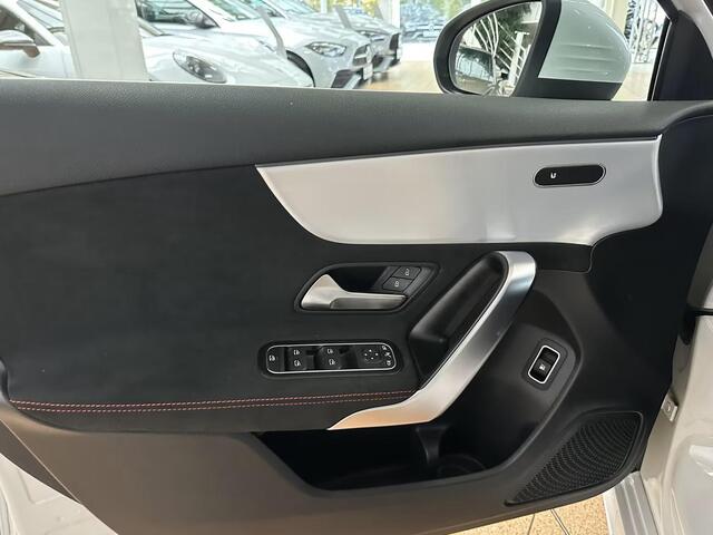 Mercedes-Benz A-KLASSE 250e AMG ** LED, MBUX+, DISTR, PANORAMA, HuD, 2-Zone CLIMA, 19-inch LMV, ** 1e EIG - UNFALLFREI ** ** INFORMEER OOK NAAR ONZE AANTREKKELIJKE FINANCIAL-LEASE TARIEVEN **