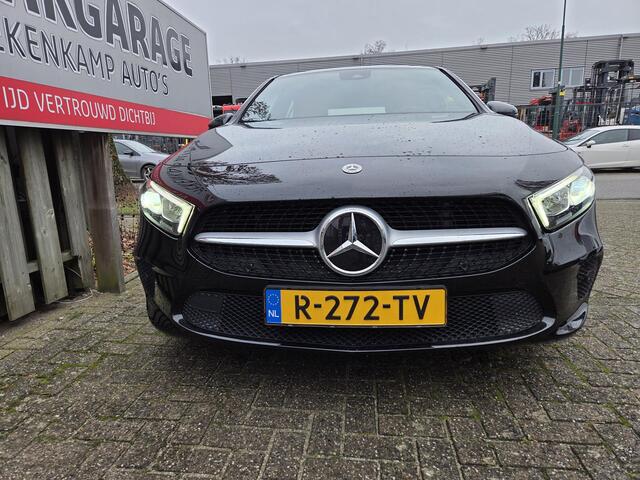 Mercedes-Benz A-KLASSE 180 Advantage 17"/Sfeerverlichting/LED/Climate/Stoelverwarming/Apple Carplay & Android Auto