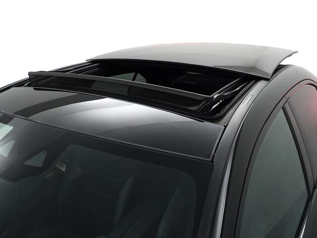 Mercedes-Benz A-KLASSE 250 e AMG Premium Plus Aut- Panoramadak, Sfeerverlichting, Carplay, Android Auto, Camera, Stoelverwarming