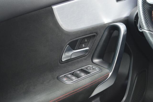 Mercedes-Benz A-KLASSE 180 Solution AMG | AUT - CAMERA - NAVI