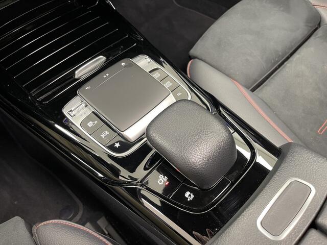 Mercedes-Benz A-KLASSE AMG 35 4MATIC | Burmester | Panoramadak | 19'' AMG dubbelspaaks