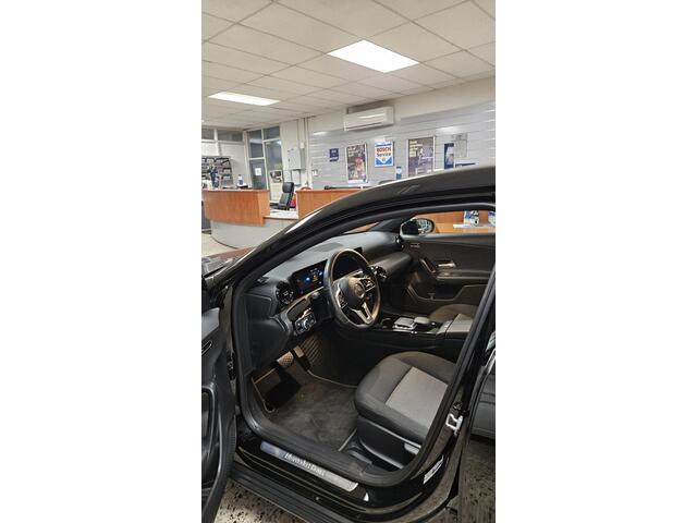 Mercedes-Benz A-KLASSE 180 Business Solution