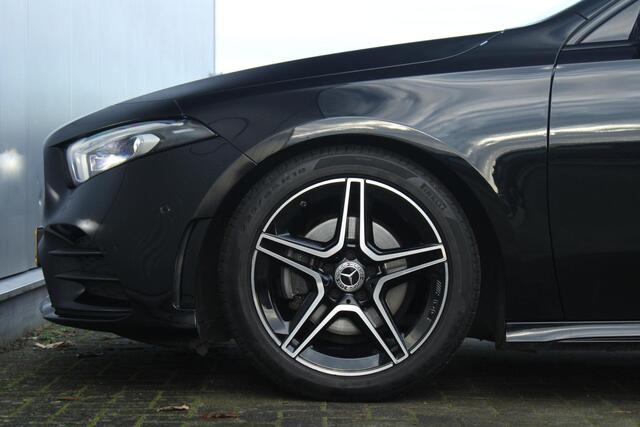 Mercedes-Benz A-KLASSE 180 Business Solution AMG | NAP! | Widescreen | Night Package | Panorama dak | Navigatie | Camera