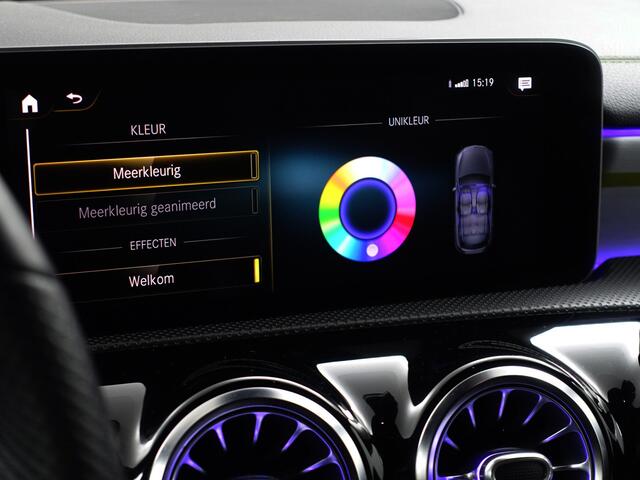 Mercedes-Benz A-KLASSE 200 AMG Premium Plus Aut- Panoramadak, Sfeerverlichting, 360 Camera, Night Edition Package, Xenon Led