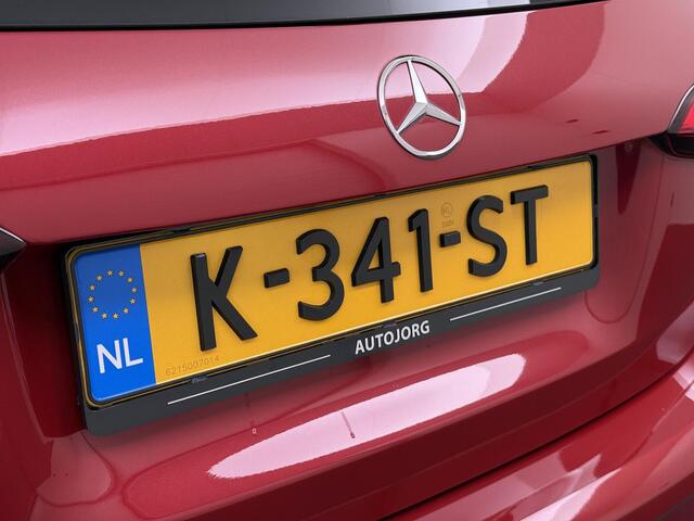 Mercedes-Benz A-KLASSE 180 Business Solution AMG Panoramadak | Memory | Camera | Stoelverwarming |