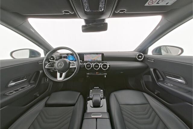 Mercedes-Benz A-KLASSE 250 e Plug-In Hybride Ledkoplampen | Stoelverwarming | Cruise control | Achteruitrijcamera. Inclusief 24 maanden MB Certified garantie voor Europa.