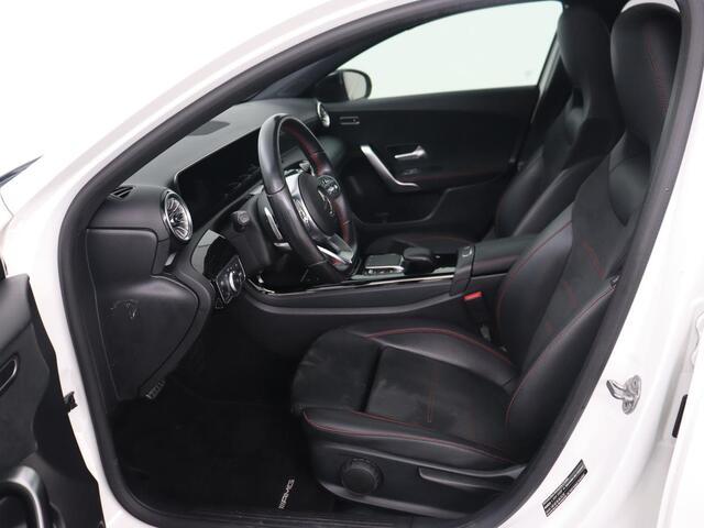 Mercedes-Benz A-KLASSE 180 AMG | Panoramadak | Stoelverwarming | Carplay | Sfeerverlichting | Leder/Alcantara | Navigatie | Park Assist | Full LED | Widescreen | Climate control | Cruise control