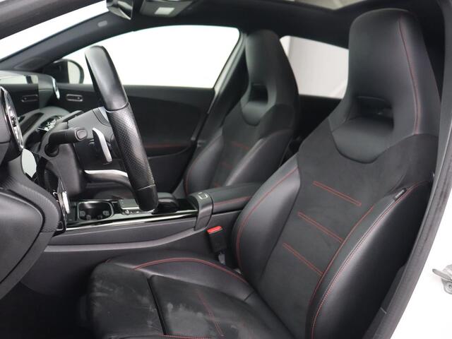 Mercedes-Benz A-KLASSE 180 AMG | Panoramadak | Stoelverwarming | Carplay | Sfeerverlichting | Leder/Alcantara | Navigatie | Park Assist | Full LED | Widescreen | Climate control | Cruise control