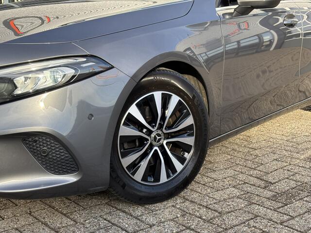 Mercedes-Benz A-KLASSE 180 Business Solution / Applecarplay Android Auto / Digital Cockpit / Stoelverwarming /