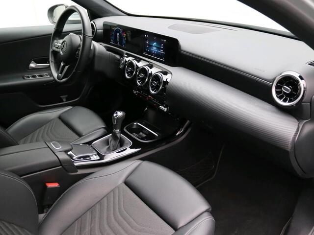 Mercedes-Benz A-KLASSE 160 Handgeschakeld Ledkoplampen | Achteruitrijcamera | Inclusief 24 maanden MB Certified garantie voor Europa.