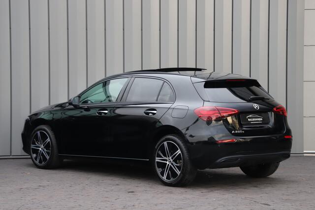 Mercedes-Benz A-KLASSE 250 e Business Solution Luxury | 218PK | Pano | Keyless-go | Burmester | Sfeerverlichting | Memory | Acc | Multibeam | 2024.