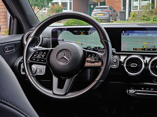 Mercedes-Benz A-KLASSE 180D AUT AMG-LINE SPORTLEDER NAVI CAMERA LMV PDC
