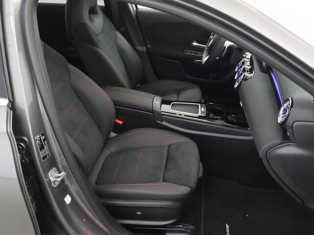 Mercedes-Benz A-KLASSE 250e Business Solution AMG | Panoramaschuifdak | Premium Plus | Head-up display | Dodehoekassistent |